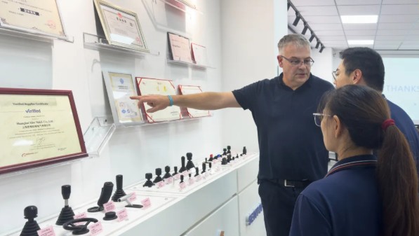 布局全球網(wǎng)絡(luò)，建立深度合作。(圖6)